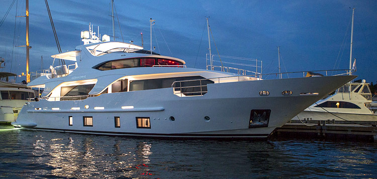Benetti Delfino 93