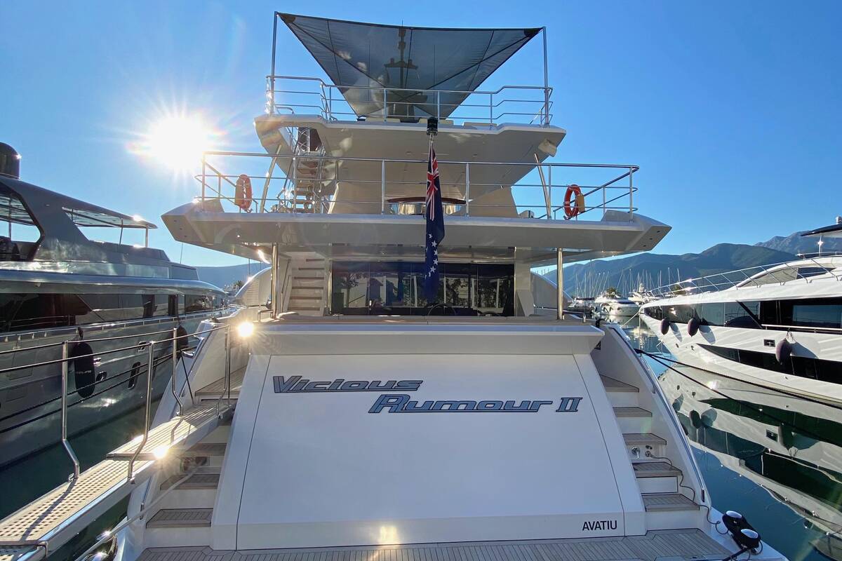 Экстерьер Azimut Grande 35METRI