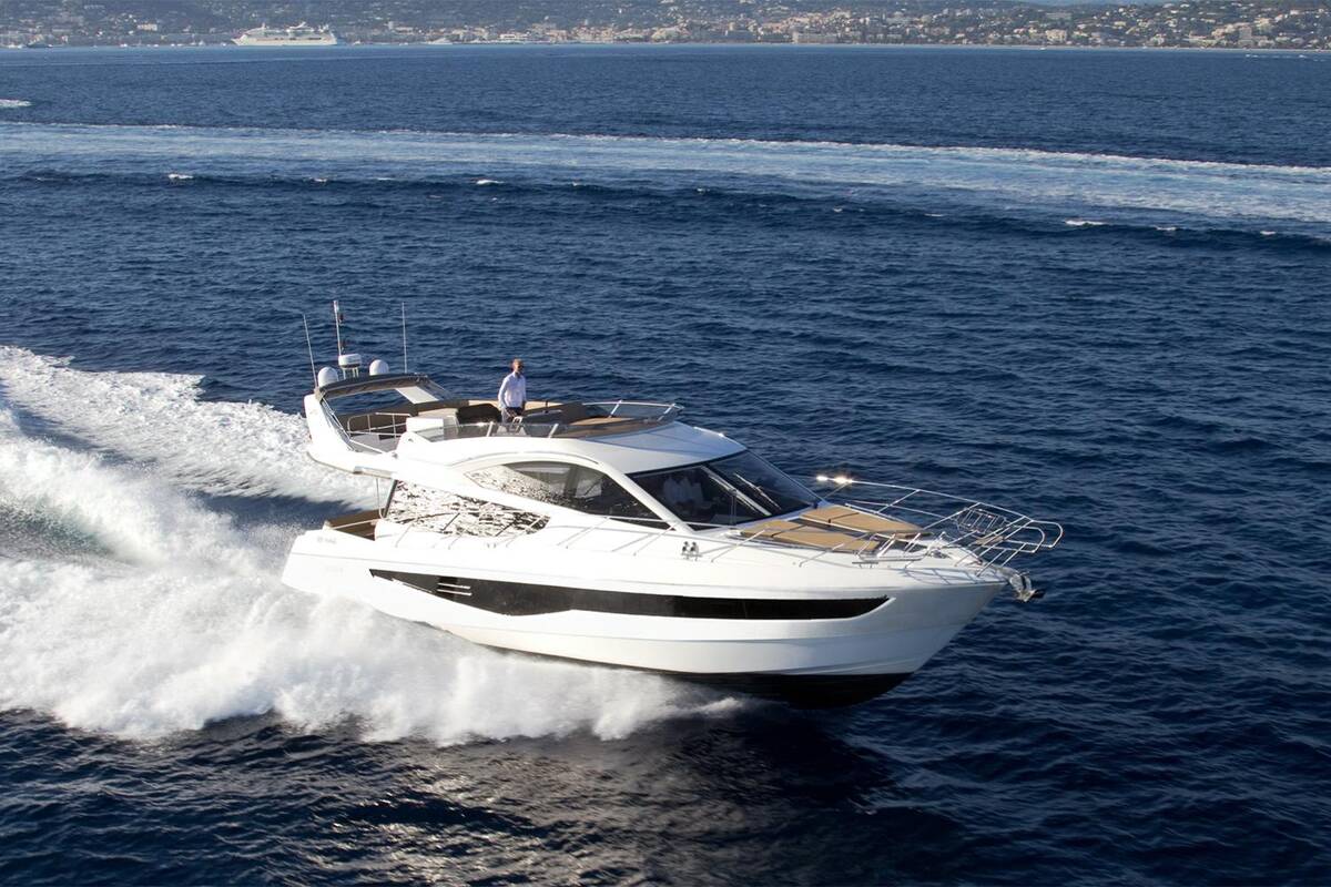 Экстерьер Galeon 550 Fly
