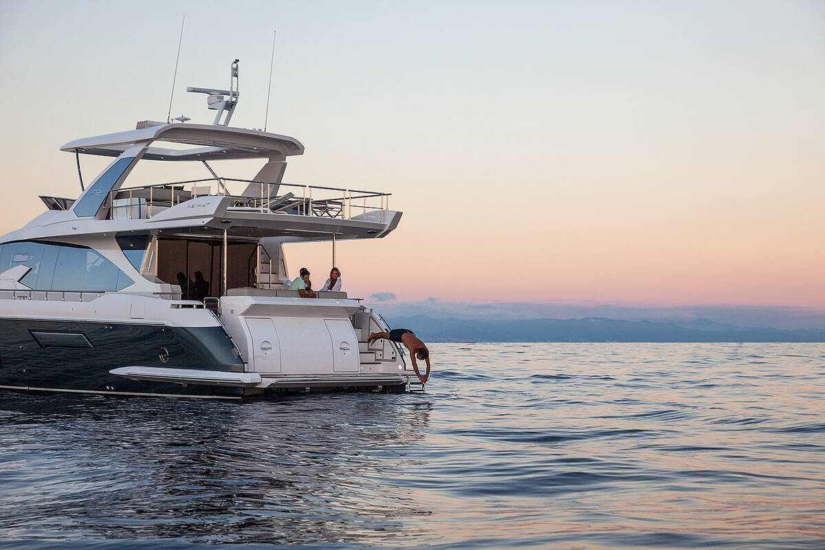 Экстерьер Azimut Fly 72