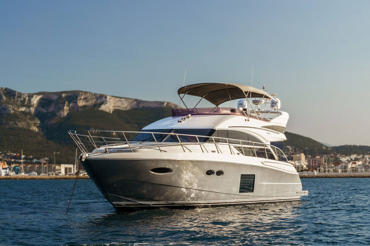 Экстерьер Princess 56<br/>M/Y Paradise 2015