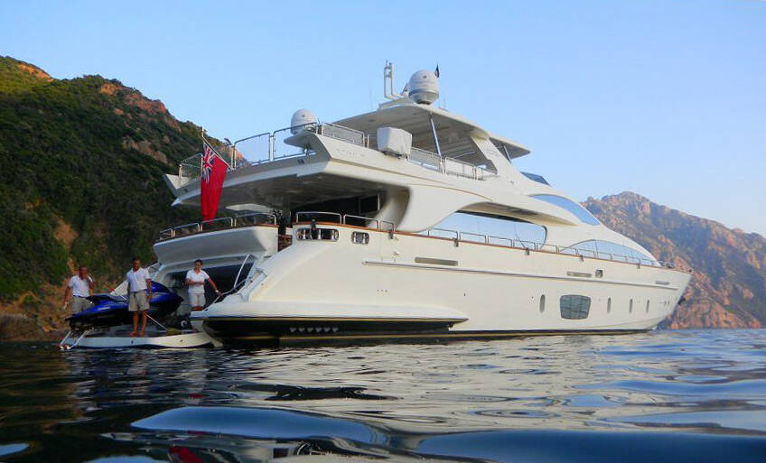 Экстерьер Azimut 105 - 2008 / 2012