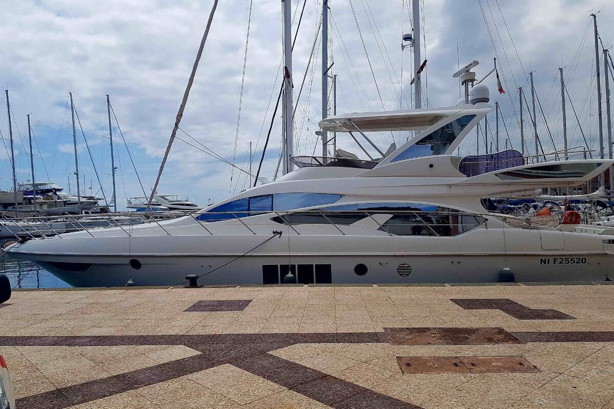 Azimut 64 2015