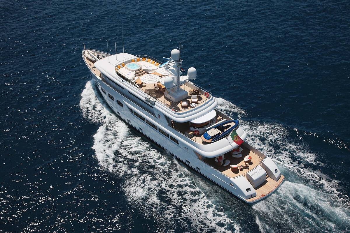 Экстерьер Eurocraft 44M Explorer<br/>M/Y BARON TRENCK 2011 