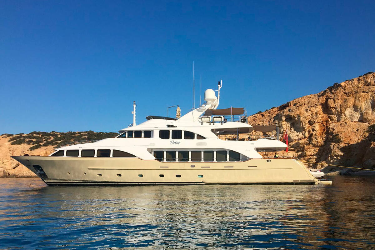 Экстерьер Benetti Сlassic 120