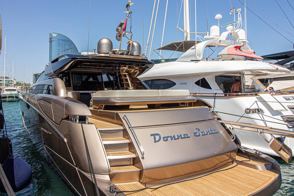 Экcтерьер Riva 88 Domino Super  <br/>M/Y "Donna Santa" 2016