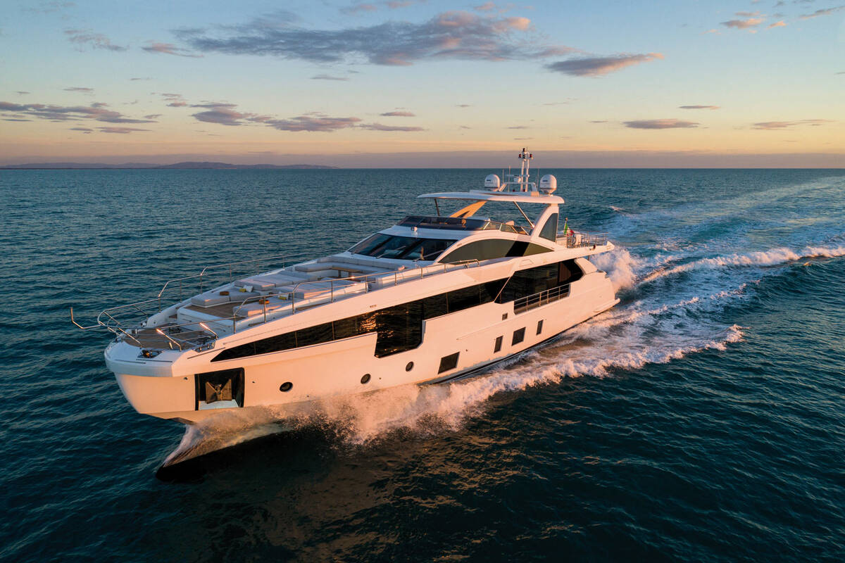 Экстерьер Azimut Grande 32 METRI