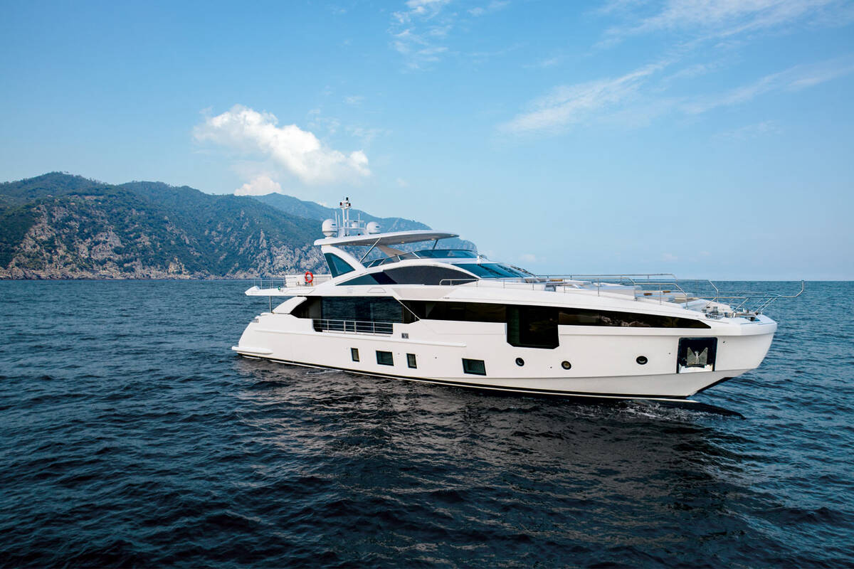 Экстерьер Azimut Grande 32 METRI
