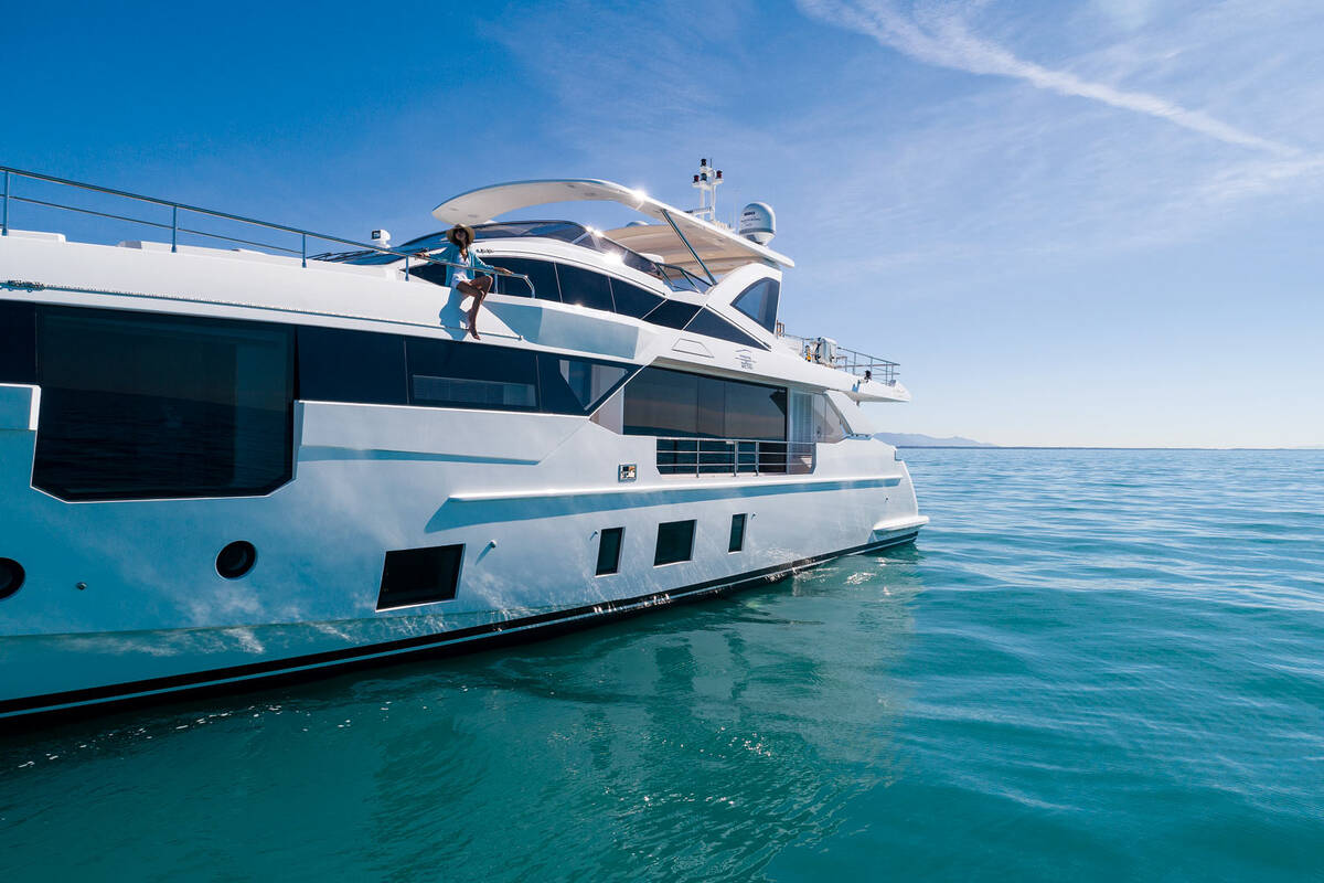 Экстерьер Azimut Grande 32 METRI