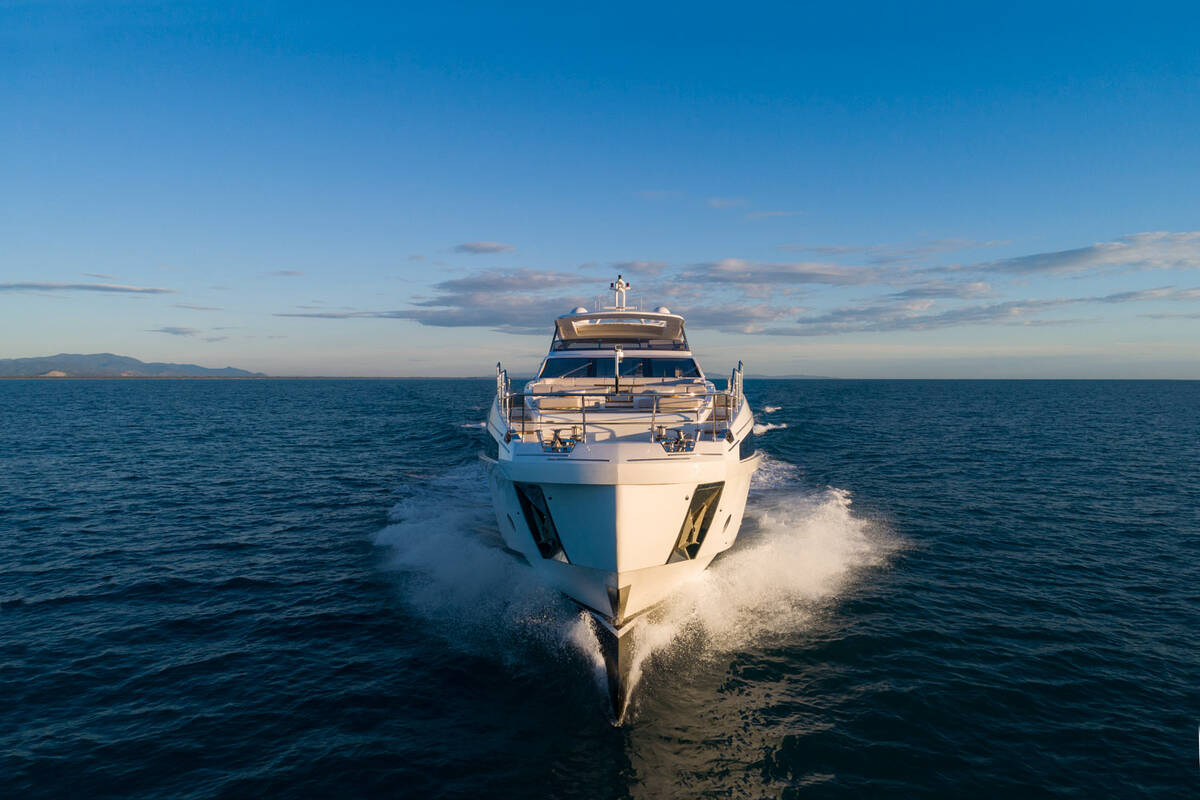 Экстерьер Azimut Grande 32 METRI