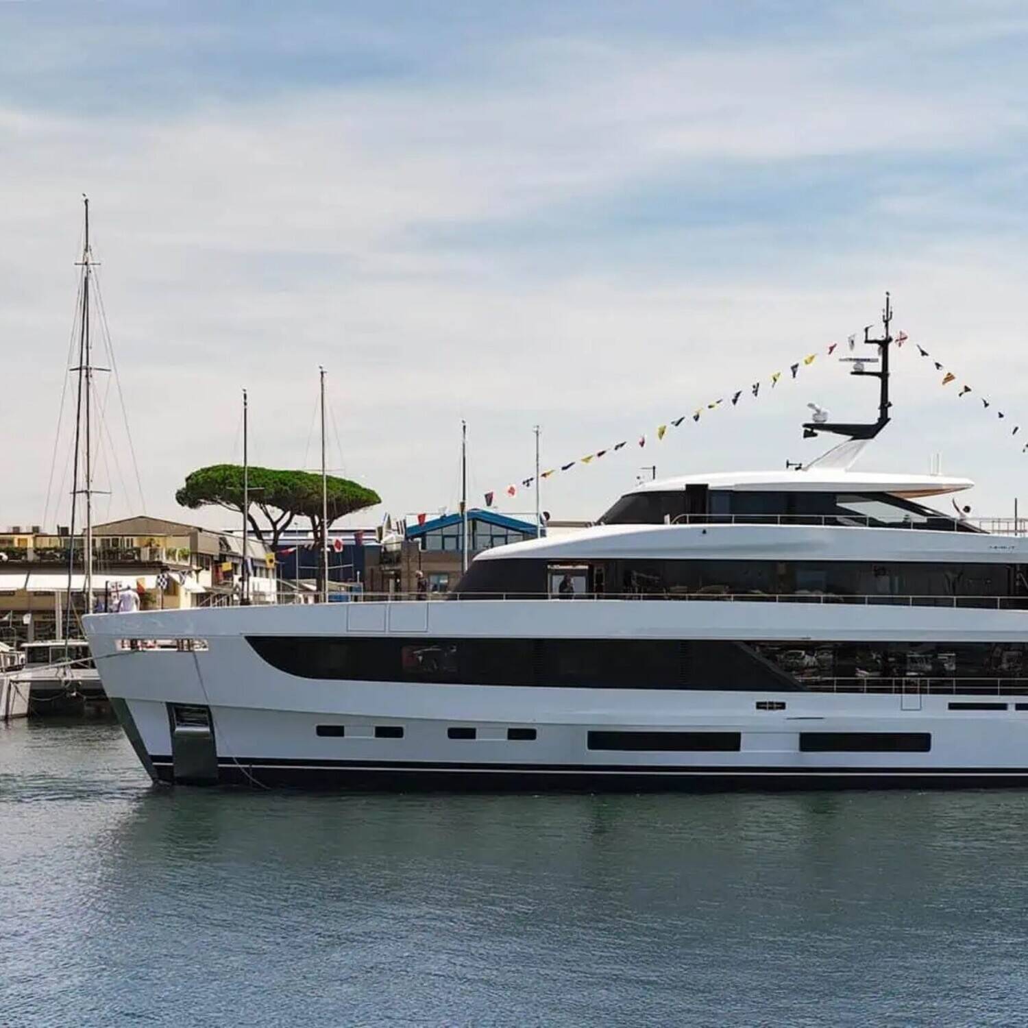 Флагман Azimut Grande 44M: новый взгляд на современную суперъяхту