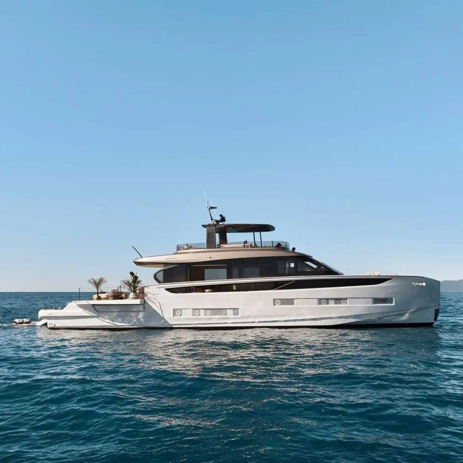 Azimut Seadeck 9: жизнь между морем и небом