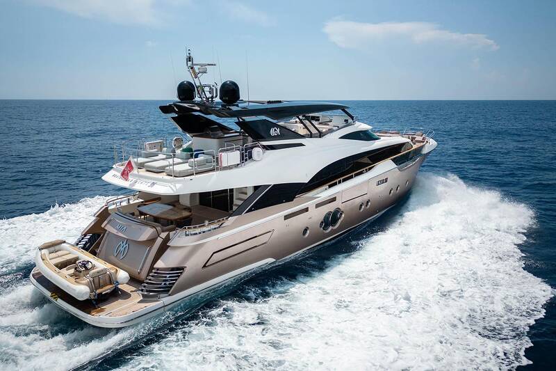 Экстерьер MCY 96 M/Y MIA 2017