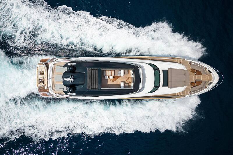 Экстерьер MCY 96 M/Y MIA 2017