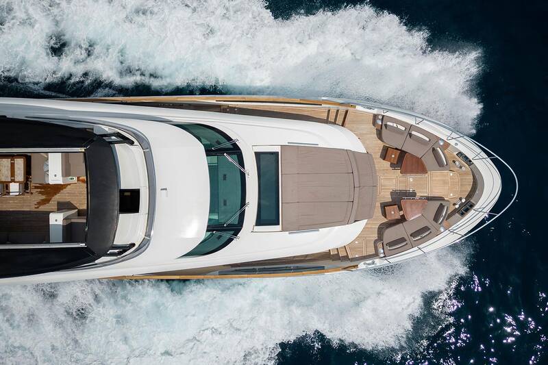 Экстерьер MCY 96 M/Y MIA 2017