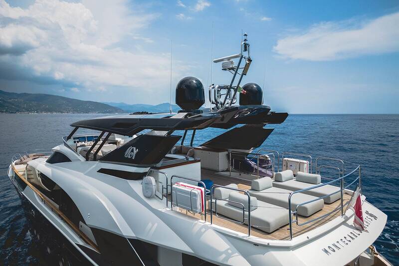 Экстерьер MCY 96 M/Y MIA 2017