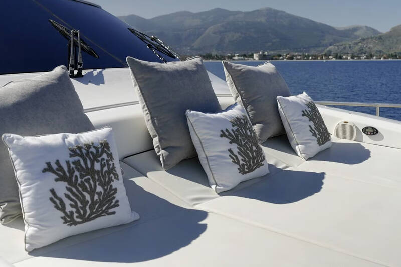 Зона отдыха в носовой части