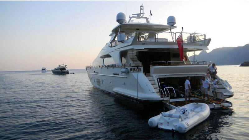 Экстерьер Azimut 105 - 2008 / 2012