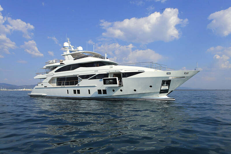 Экстерьер Benetti Fast 125