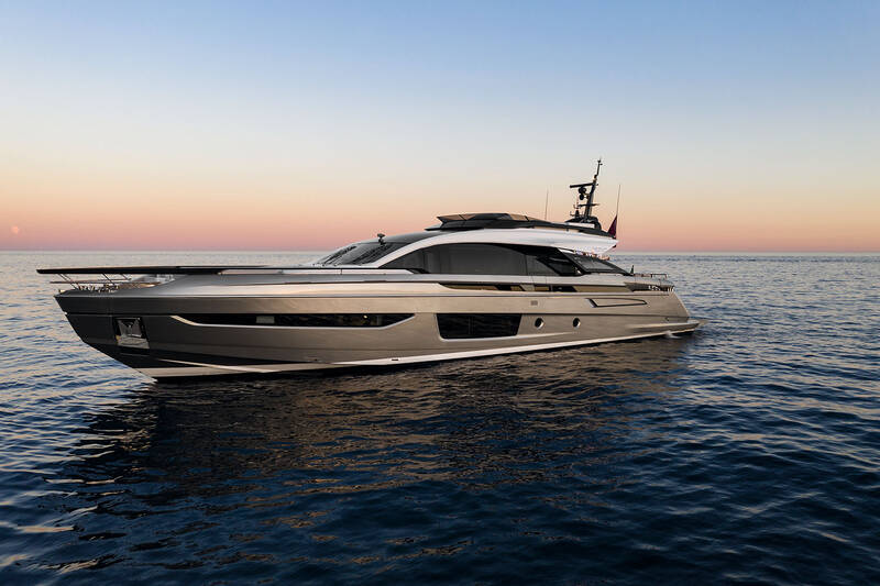 Экстерьер Azimut Grande S10
