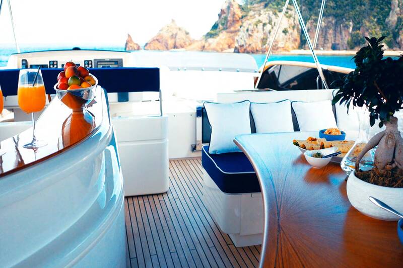 Бар на флайбридже M/Y LADY AMANDA