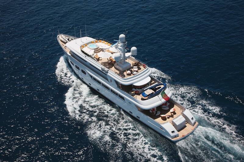 Экстерьер Eurocraft 44M Explorer<br/>M/Y BARON TRENCK 2011 