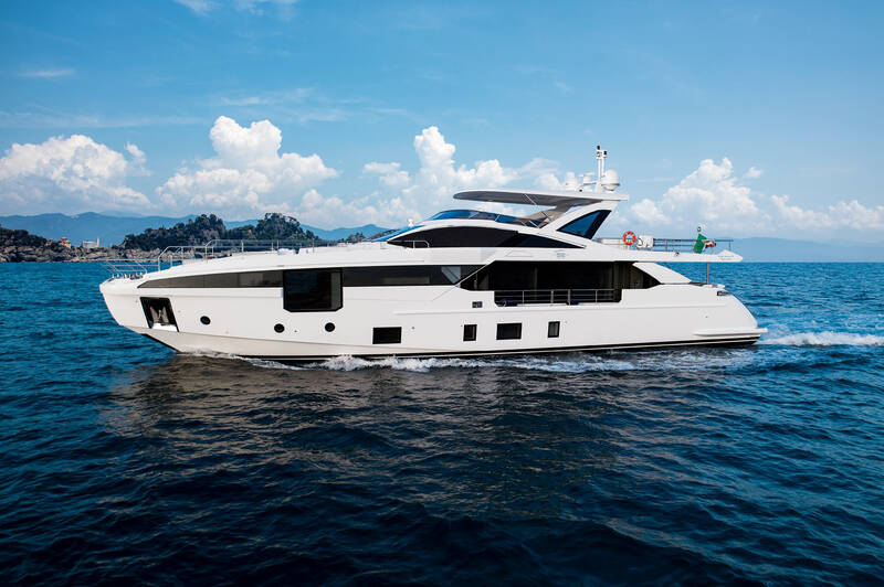 Экстерьер Azimut Grande 32 METRI