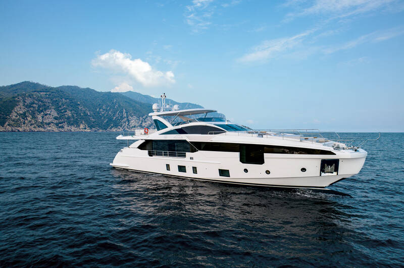 Экстерьер Azimut Grande 32 METRI