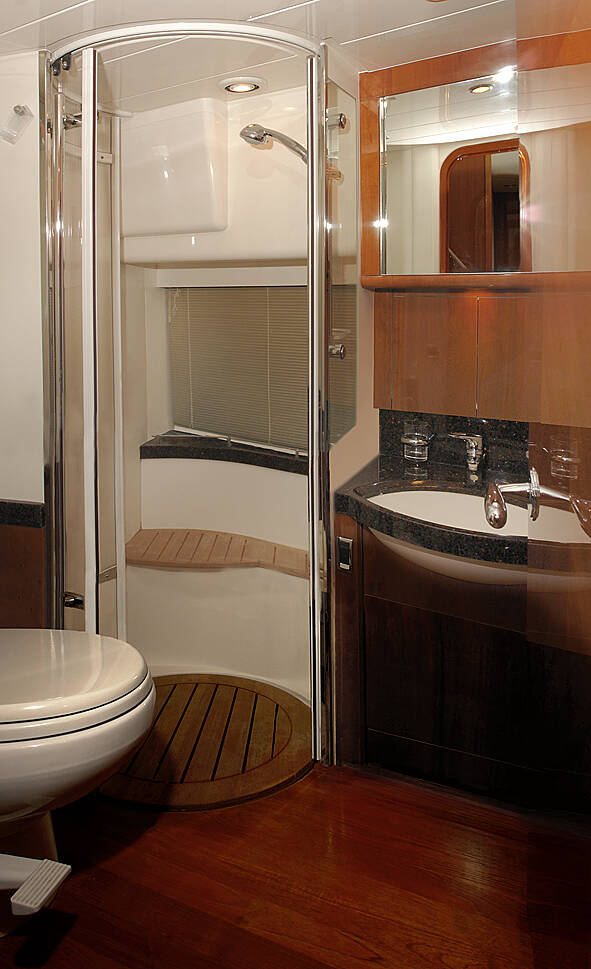 Санузел Princess 67 (2007)